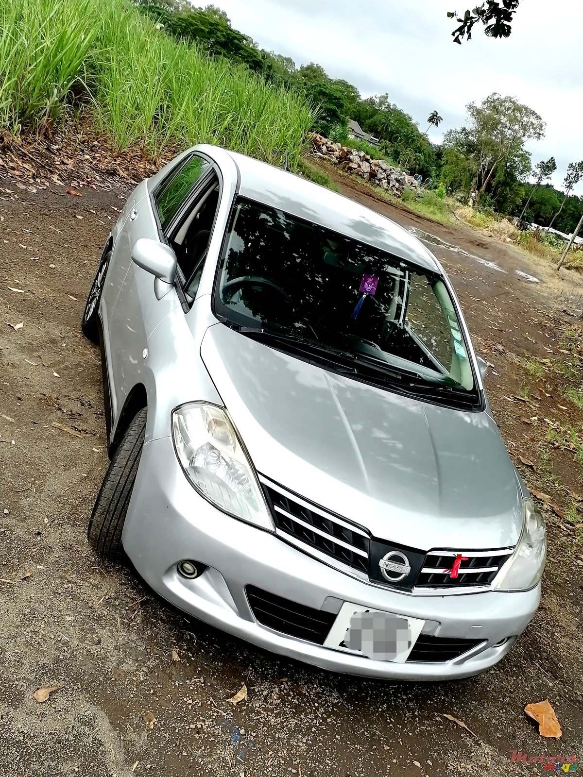 2008' Nissan Tiida photo #1