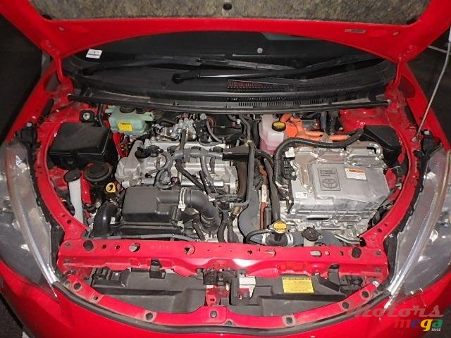 2013' Toyota Allex Aqua hybrid photo #5