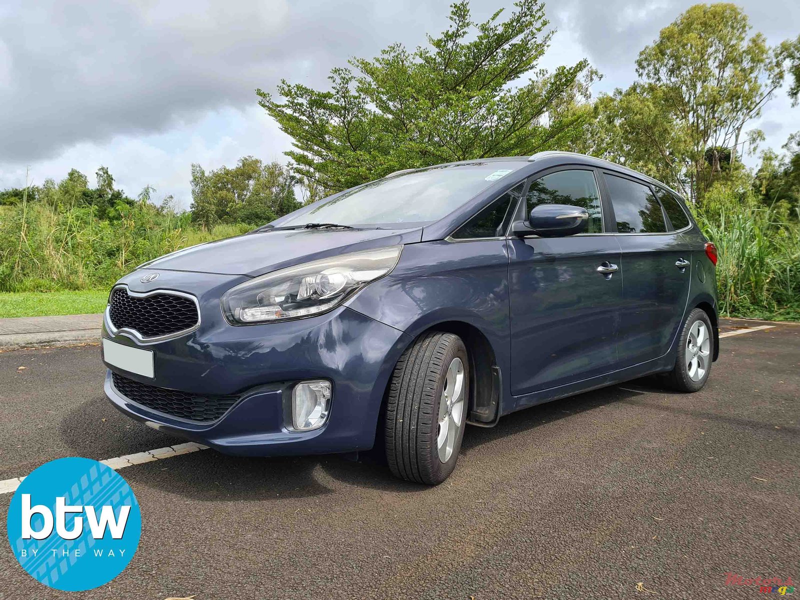 2014' Kia Carens photo #2