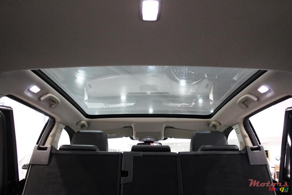 2018' Land Rover Discovery Sport photo #4