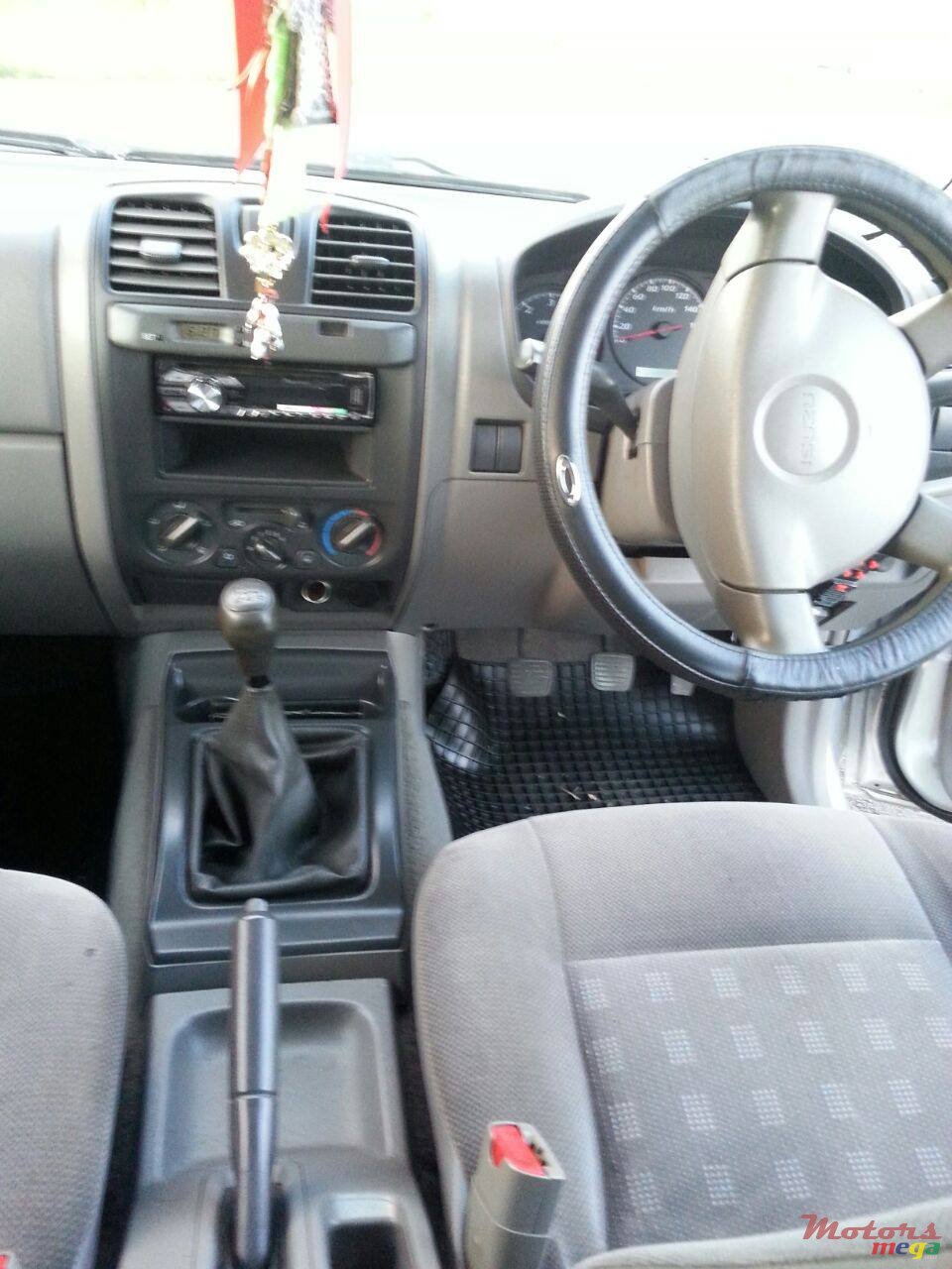 2005' Isuzu LS photo #4