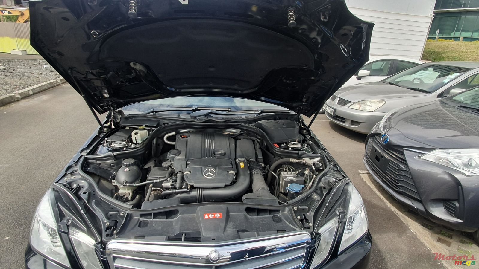 2012' Mercedes-Benz E200 photo #4