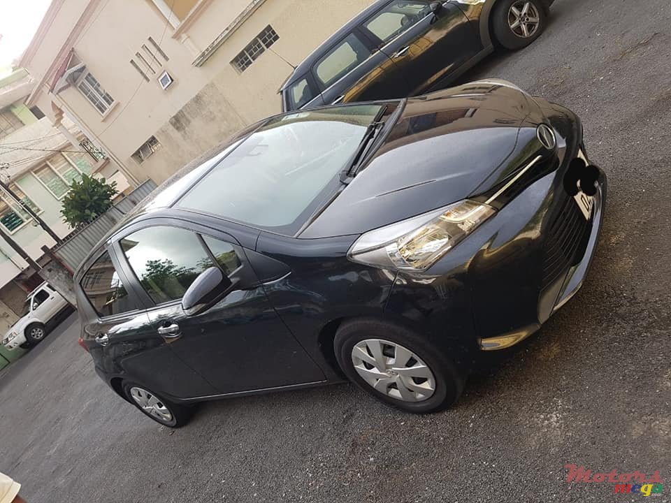 2015' Toyota Vitz photo #1