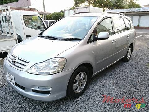 2004' Toyota Picnic 7 seater photo #3