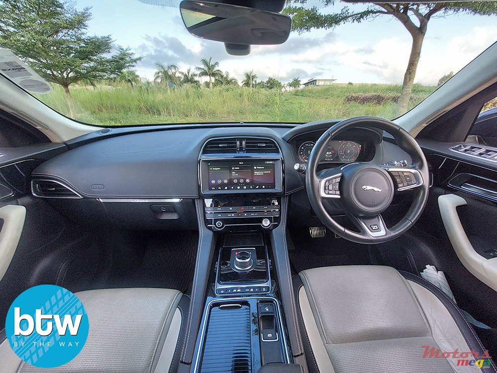 2020' Jaguar F-Pace photo #6