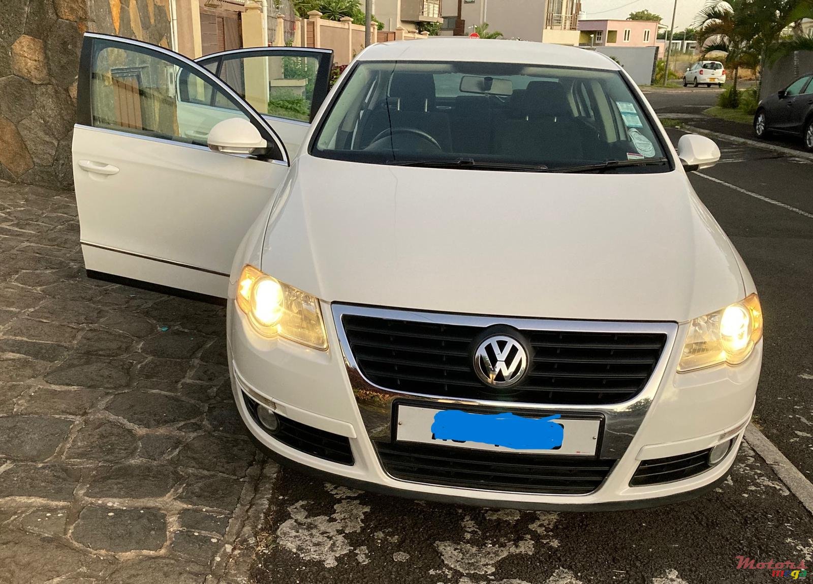 2011' Volkswagen Passat photo #1