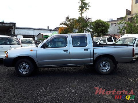 2006' Nissan Navara 4X2 photo #4