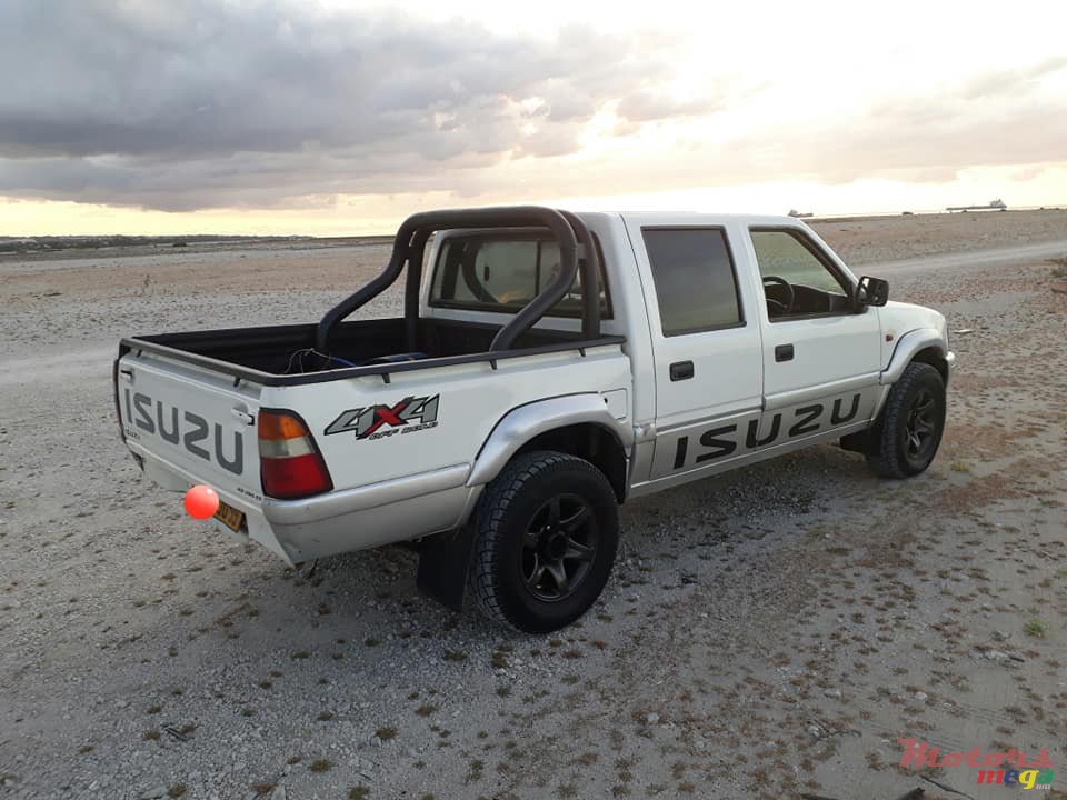 1999' Isuzu 4x4 photo #6