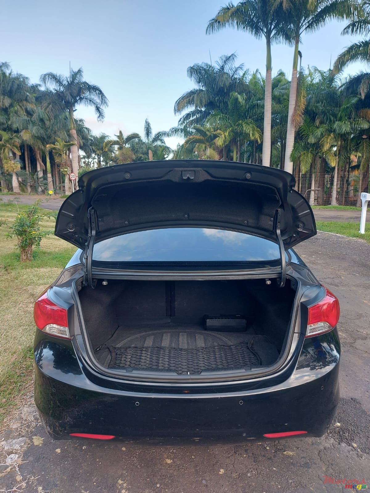 2013' Hyundai Elantra photo #7