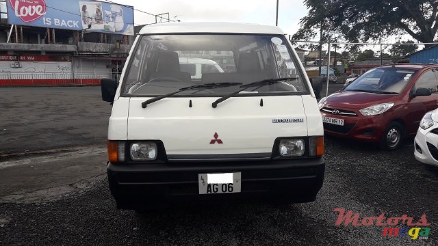2006' Mitsubishi L300 photo #2