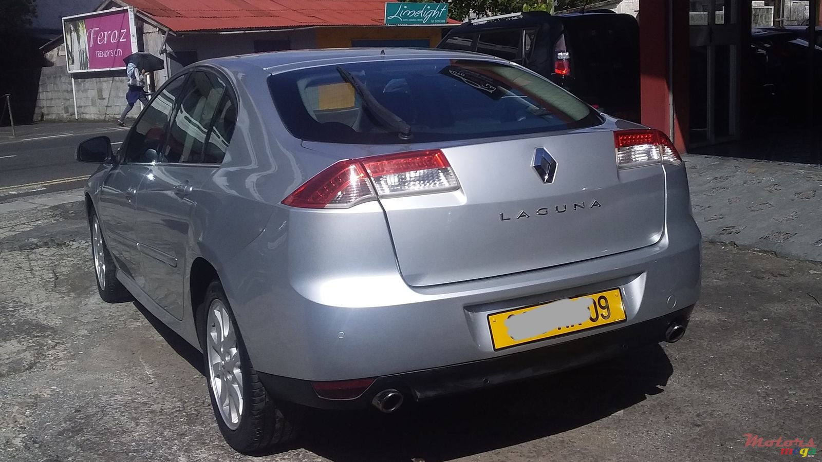 2009' Renault Laguna photo #4