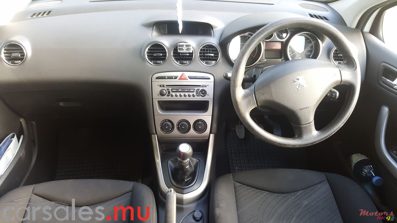 2013' Peugeot 308 Break photo #6