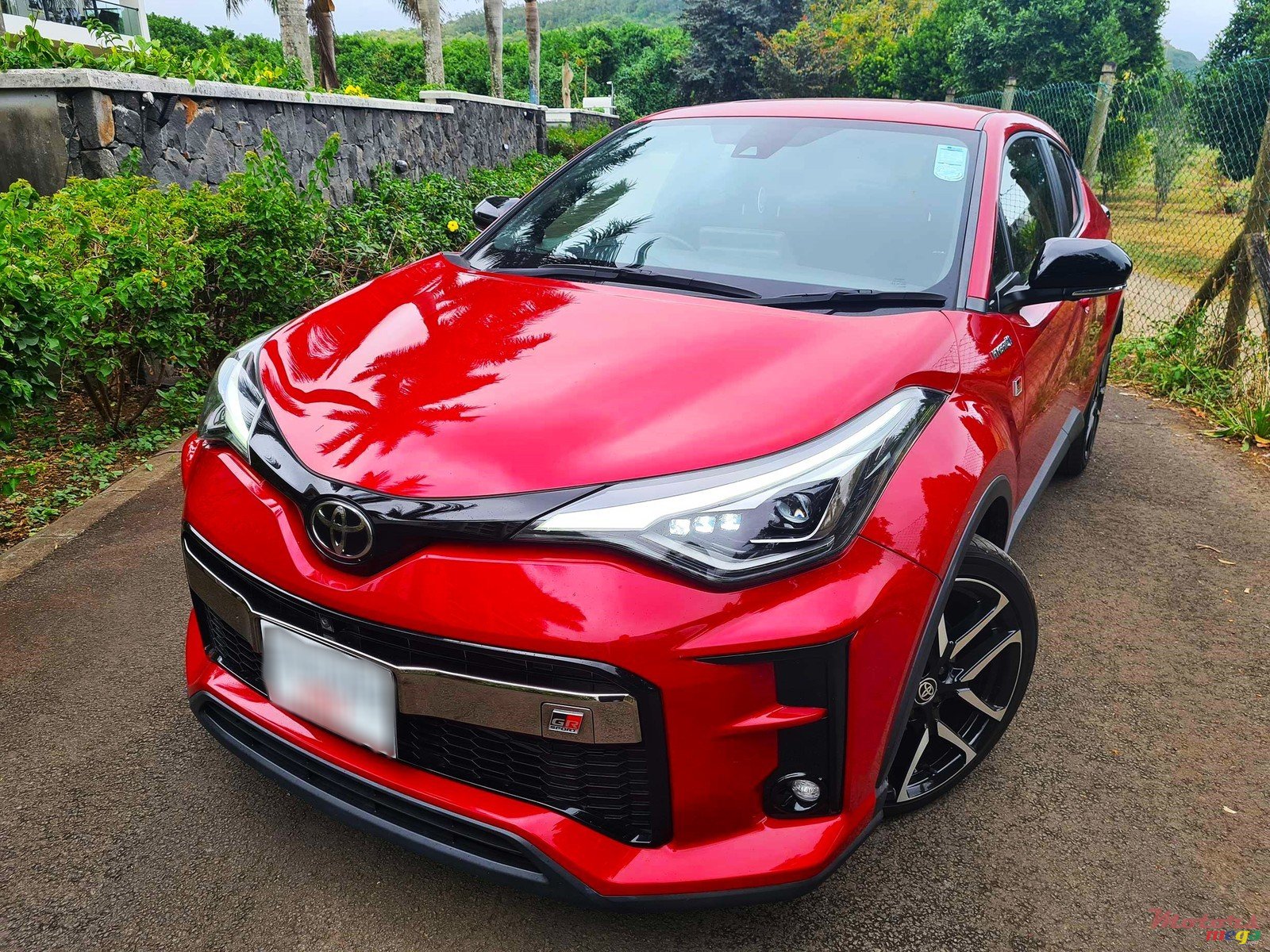 2019' Toyota C-HR GR Sport 1.8 Hybrid photo #3