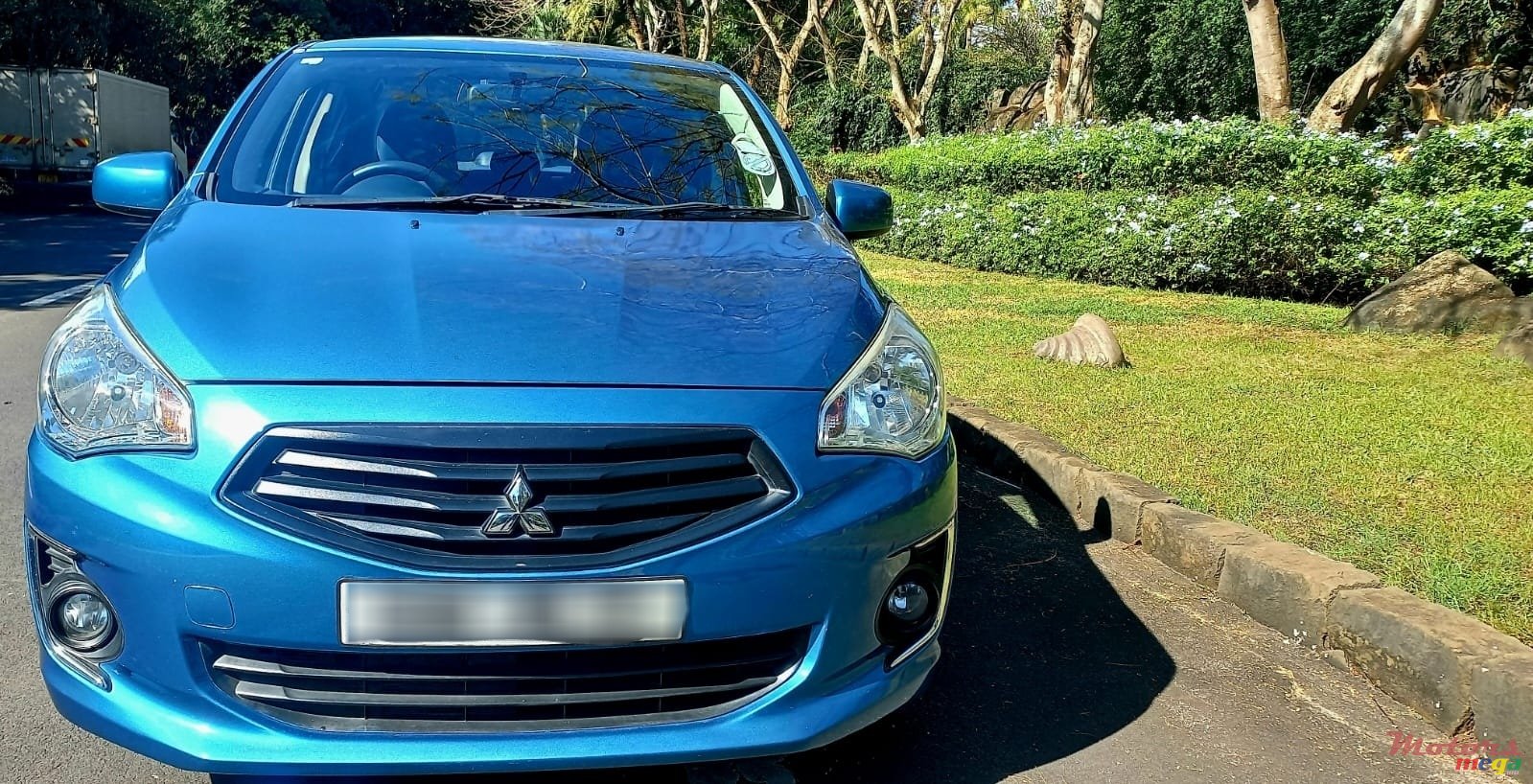 2015' Mitsubishi photo #1