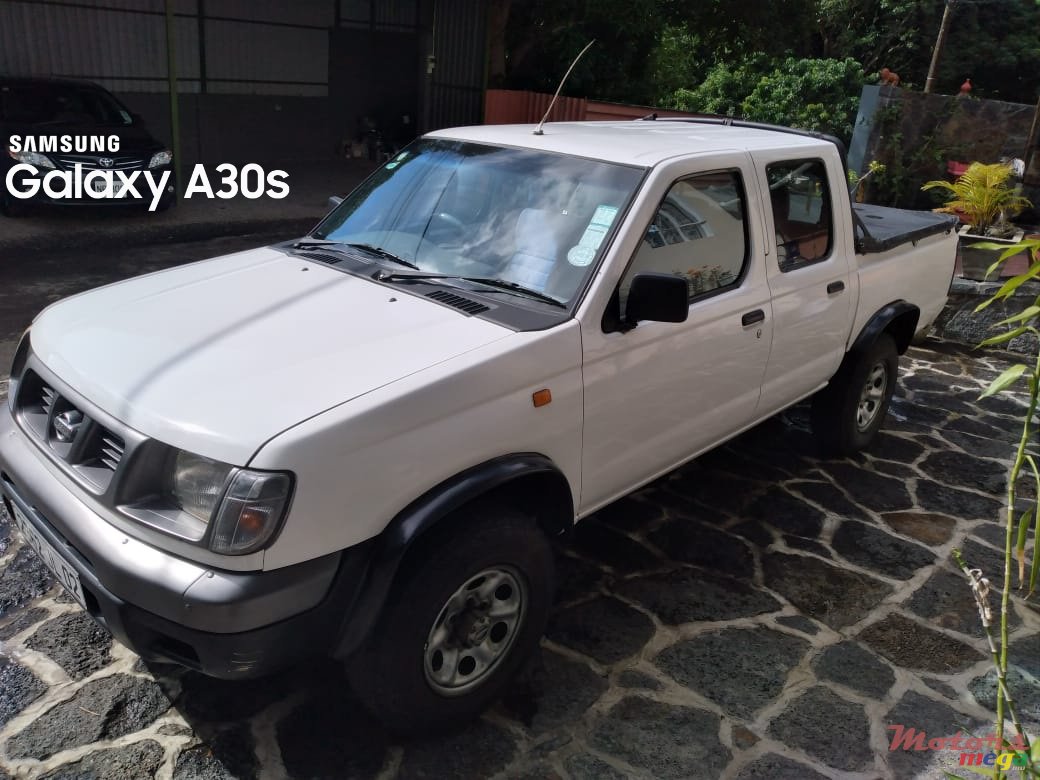 2002' Nissan Hardbody photo #1