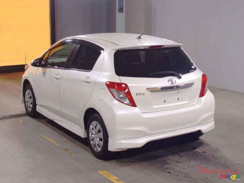 2013' Toyota Vitz photo #1