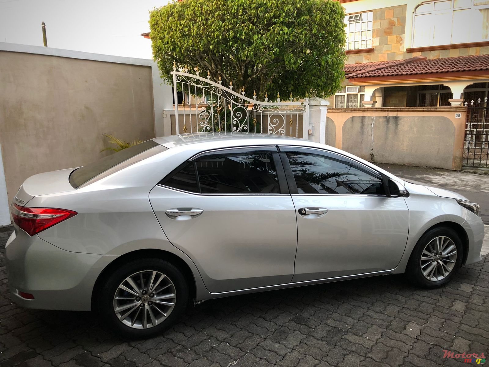 2016' Toyota Corolla Altis photo #6