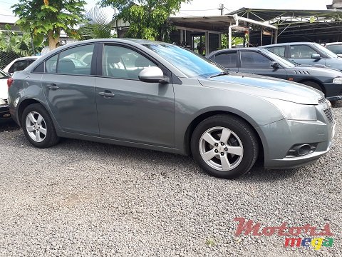 2011' Chevrolet Cruze photo #2