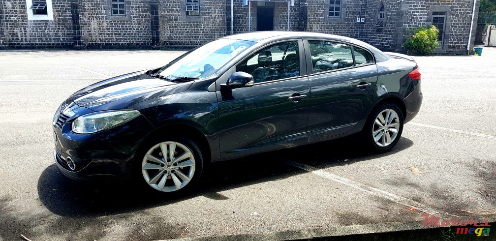 2012' Renault Fluence photo #3