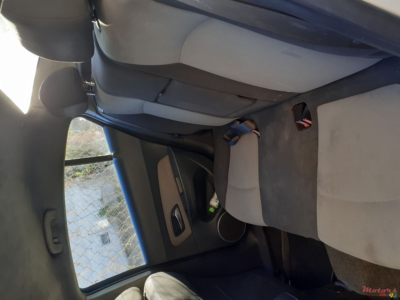 2011' Chevrolet Cruze LS photo #5