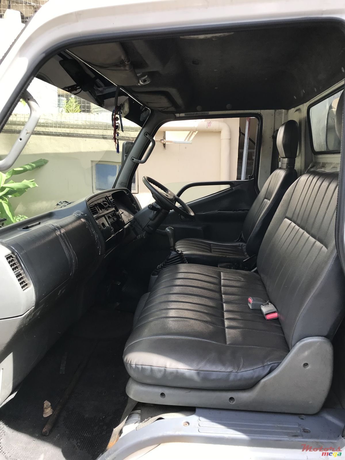 2005' Mitsubishi photo #6