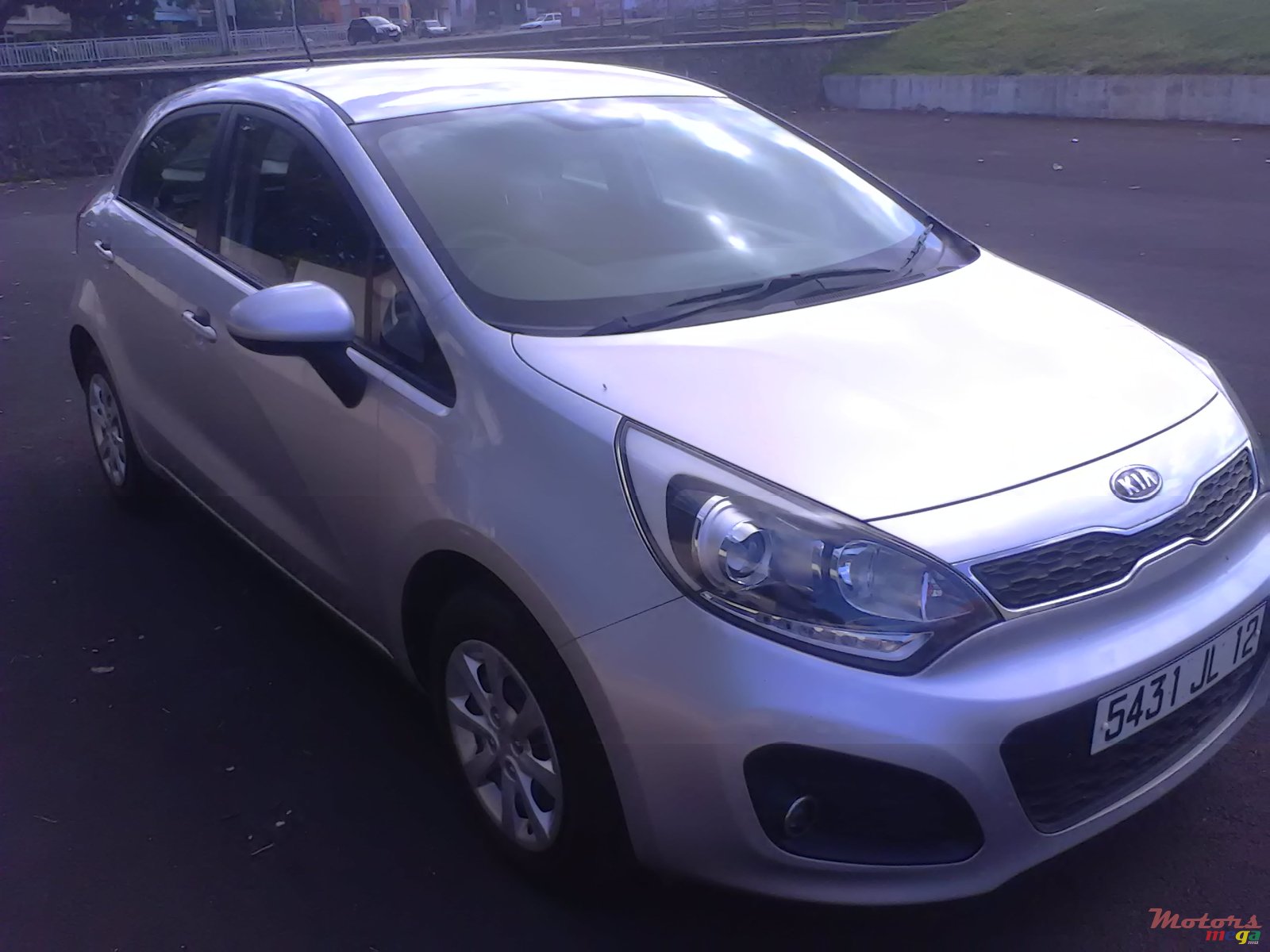 2012' Kia Rio hatchback photo #1