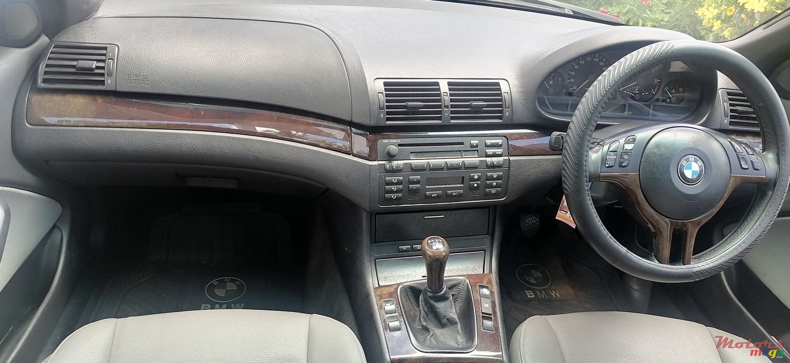 2004' BMW 3 Series Compact photo #7