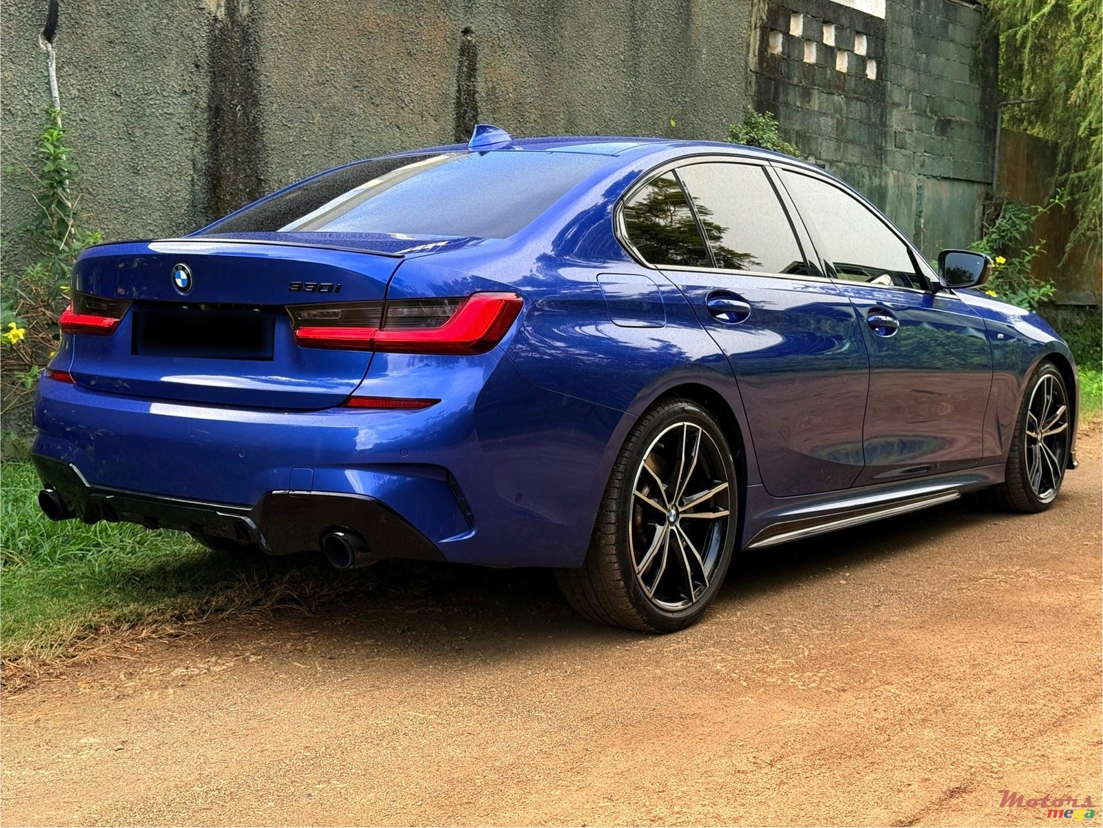 2019' BMW 330 photo #3