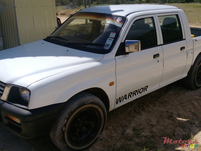 2001' Mitsubishi L 200 2/4 pick up photo #1