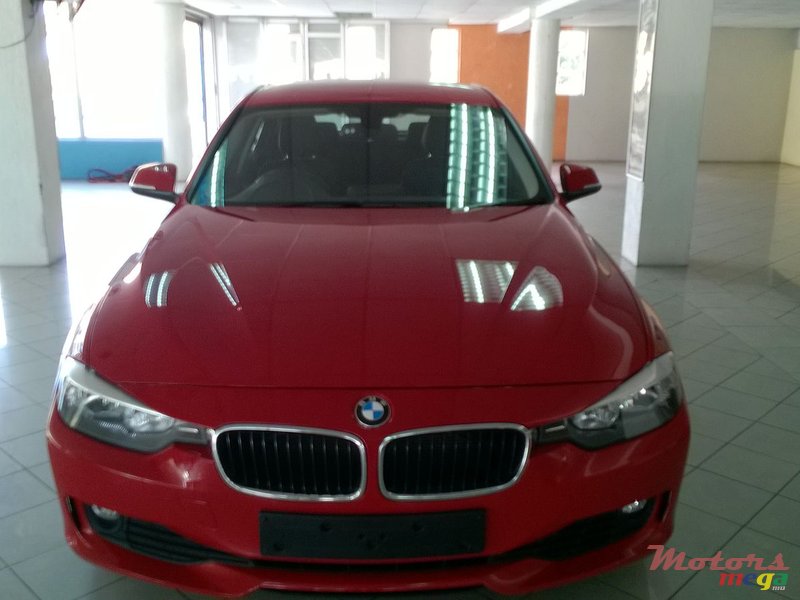 2013' BMW 3 Series Sedan photo #1