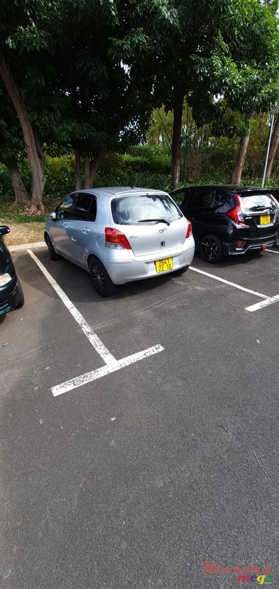 2010' Toyota Vitz photo #3