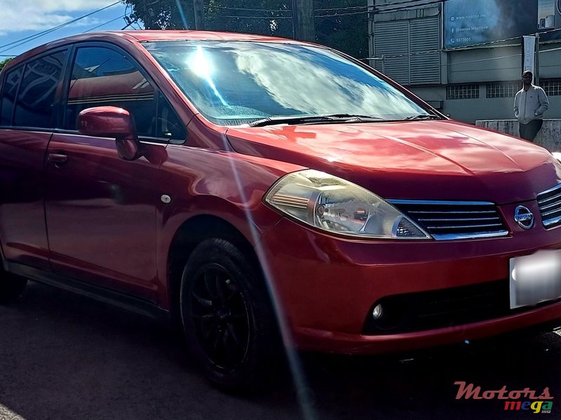 2007' Nissan Tiida photo #1