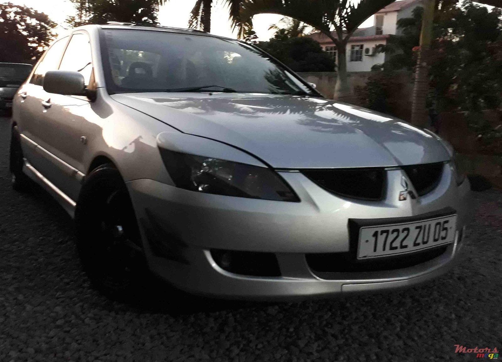 2005' Mitsubishi Lancer photo #2