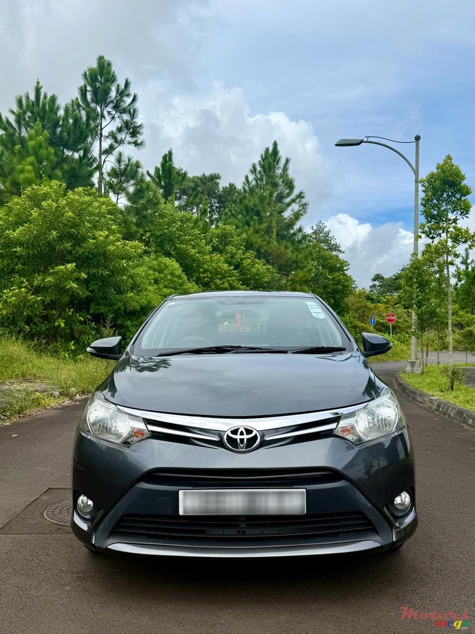 2017' Toyota Yaris photo #4