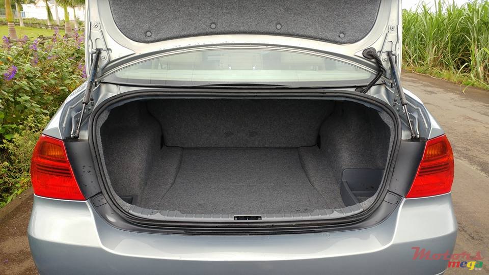 2005' BMW 3 Series E90 photo #4