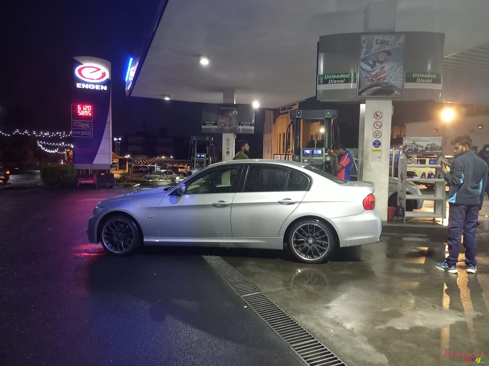 2011' BMW 316 photo #3