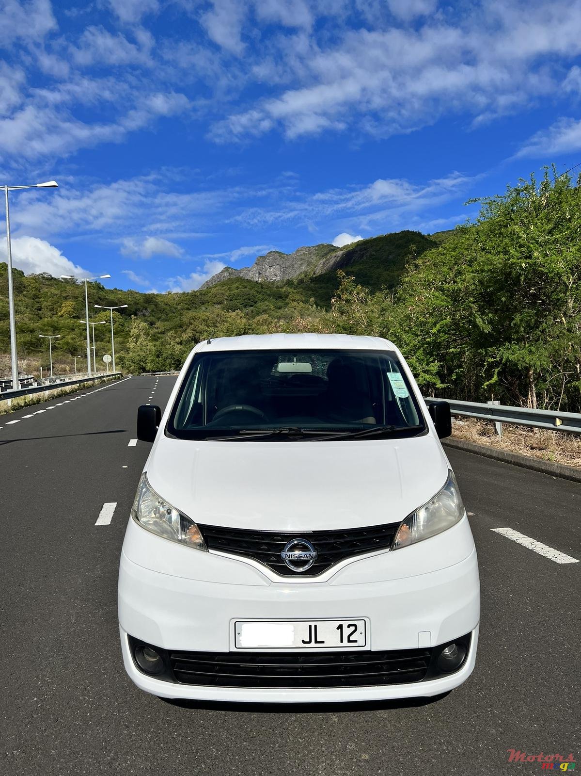 2012' Nissan photo #1