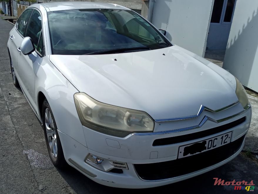 2012' Citroen C5 photo #2