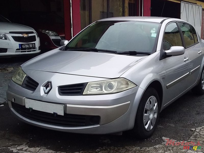 2007' Renault Megane photo #1