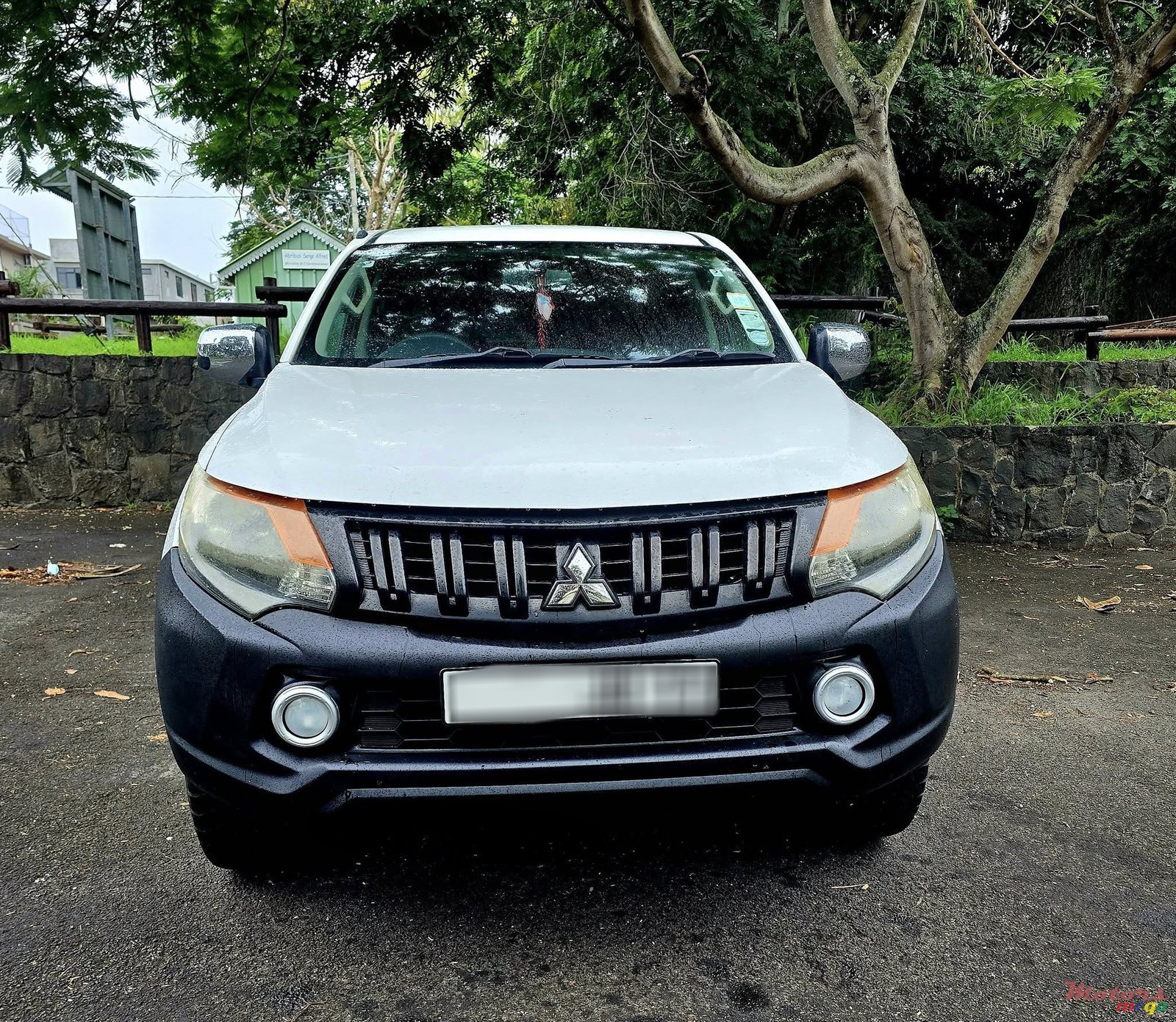 2017' Mitsubishi L200 photo #1