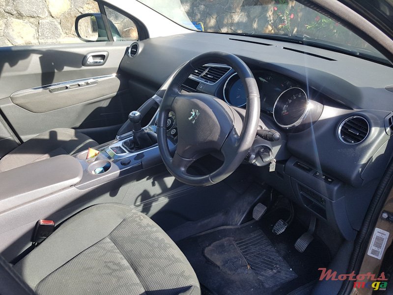 2012' Peugeot 3008 1.6 photo #4