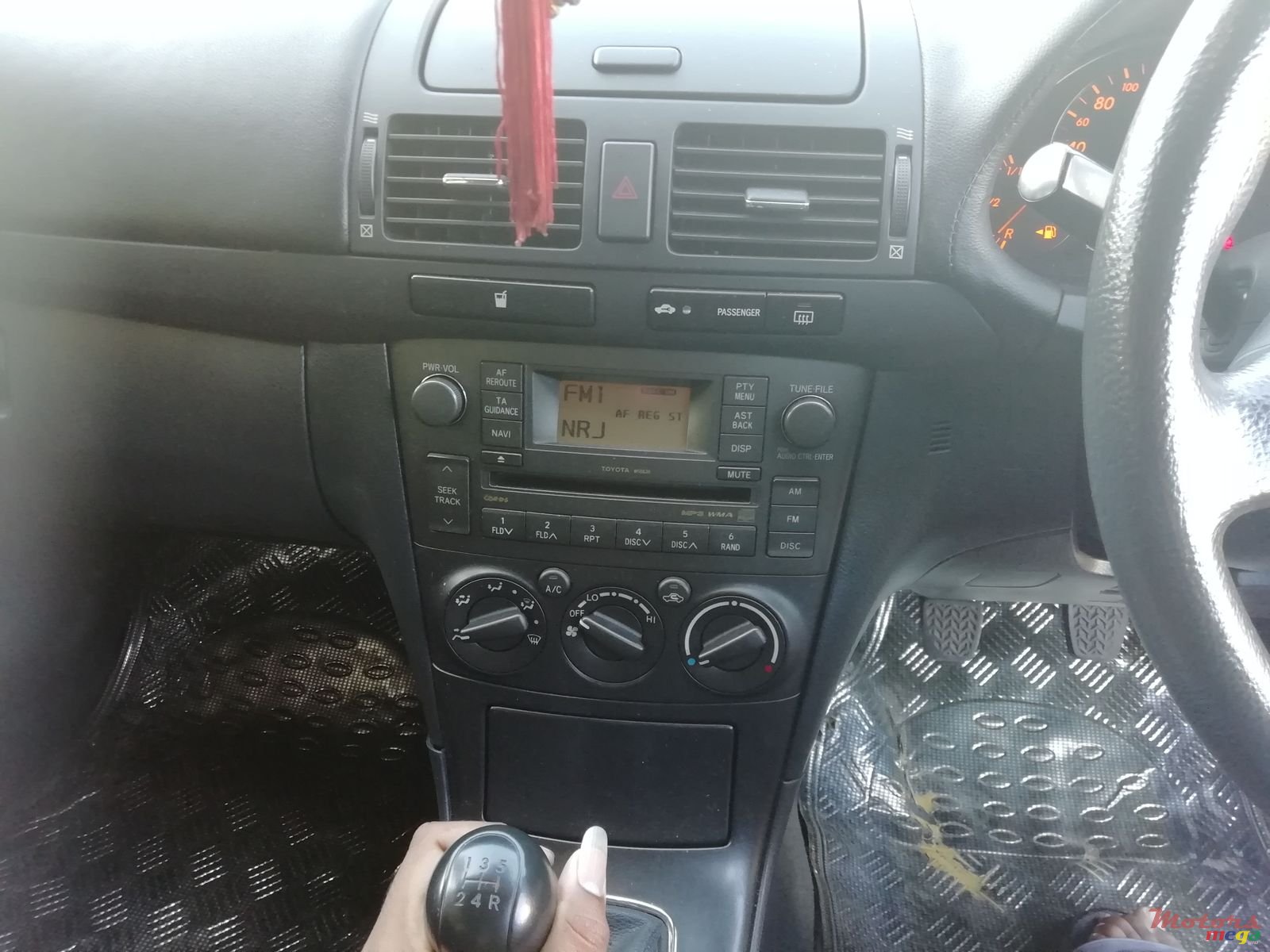 2008' Toyota Avensis photo #3