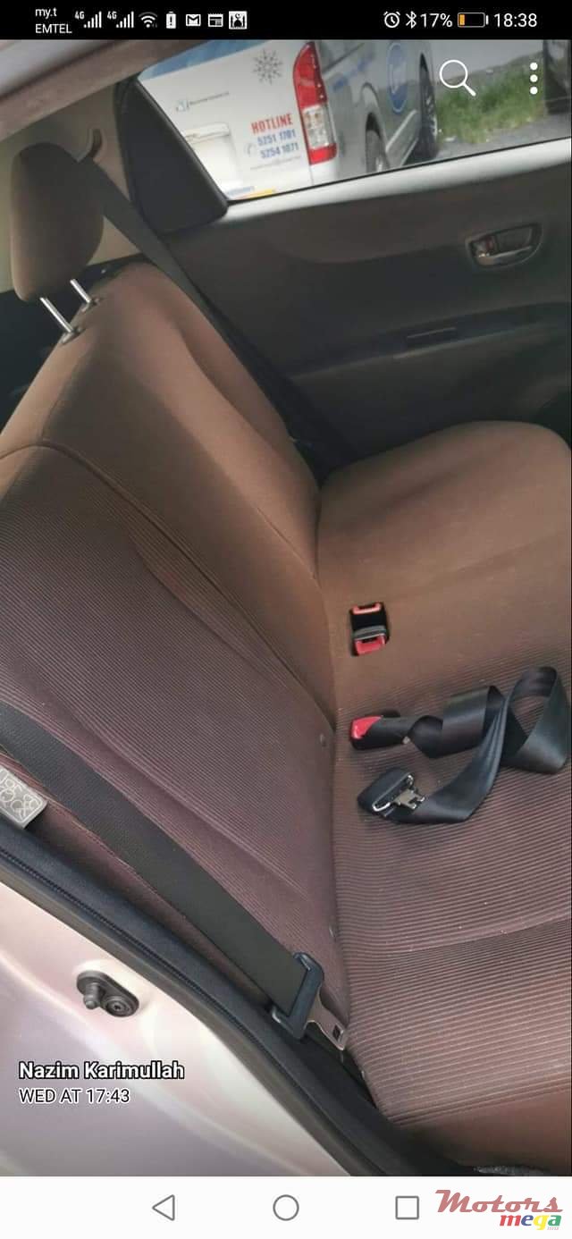 2011' Toyota Vitz photo #7