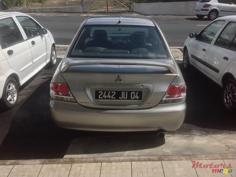 2004' Mitsubishi Lancer GLX photo #2