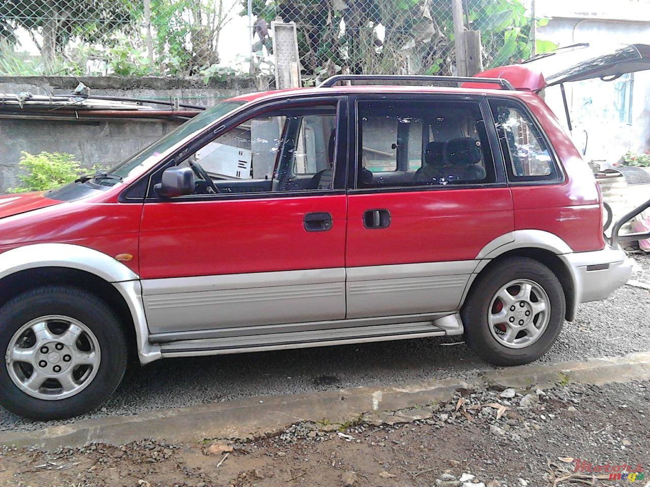 1995' Mitsubishi RVR photo #1