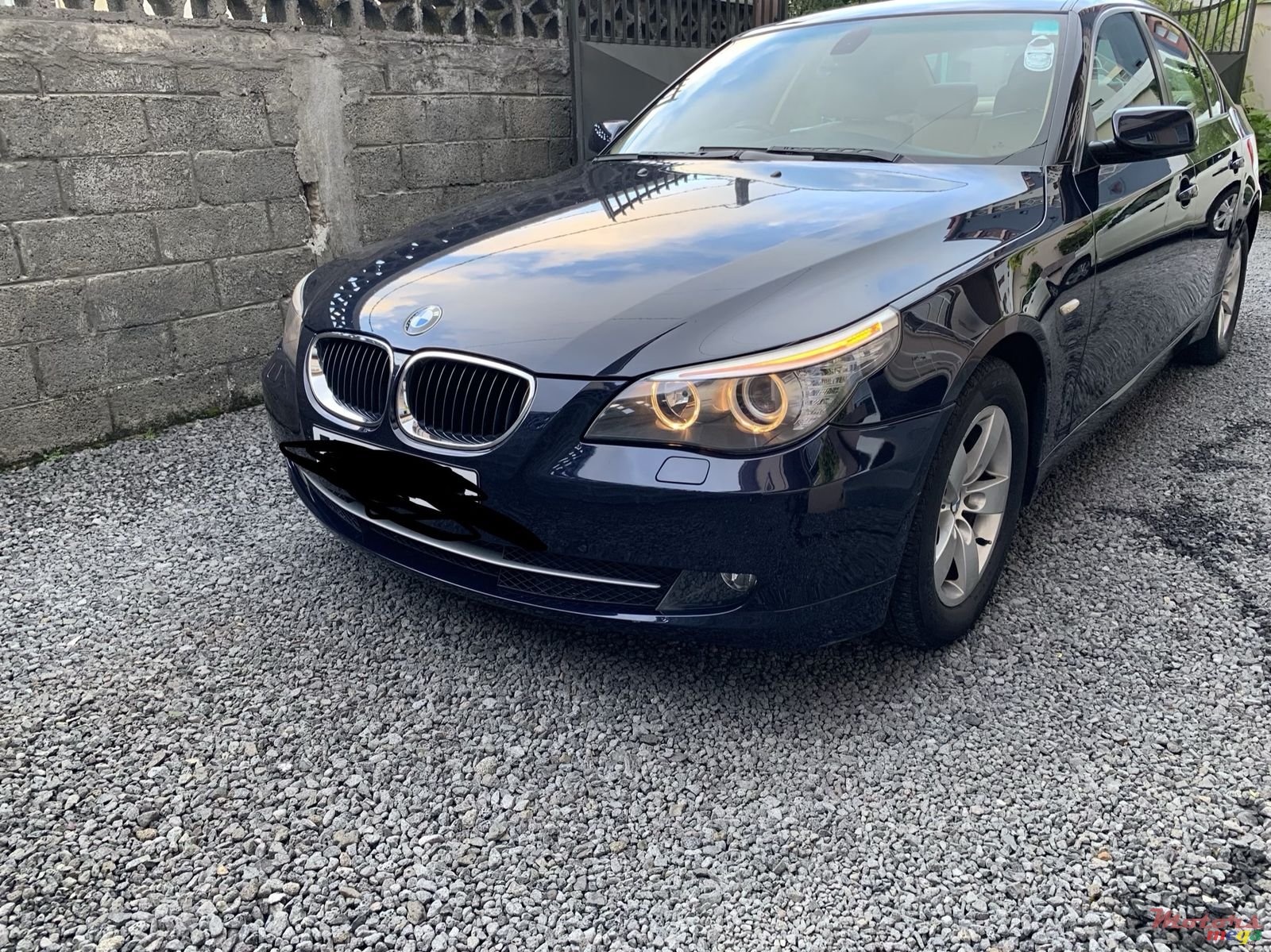 2008' BMW 5 Series 520i photo #1