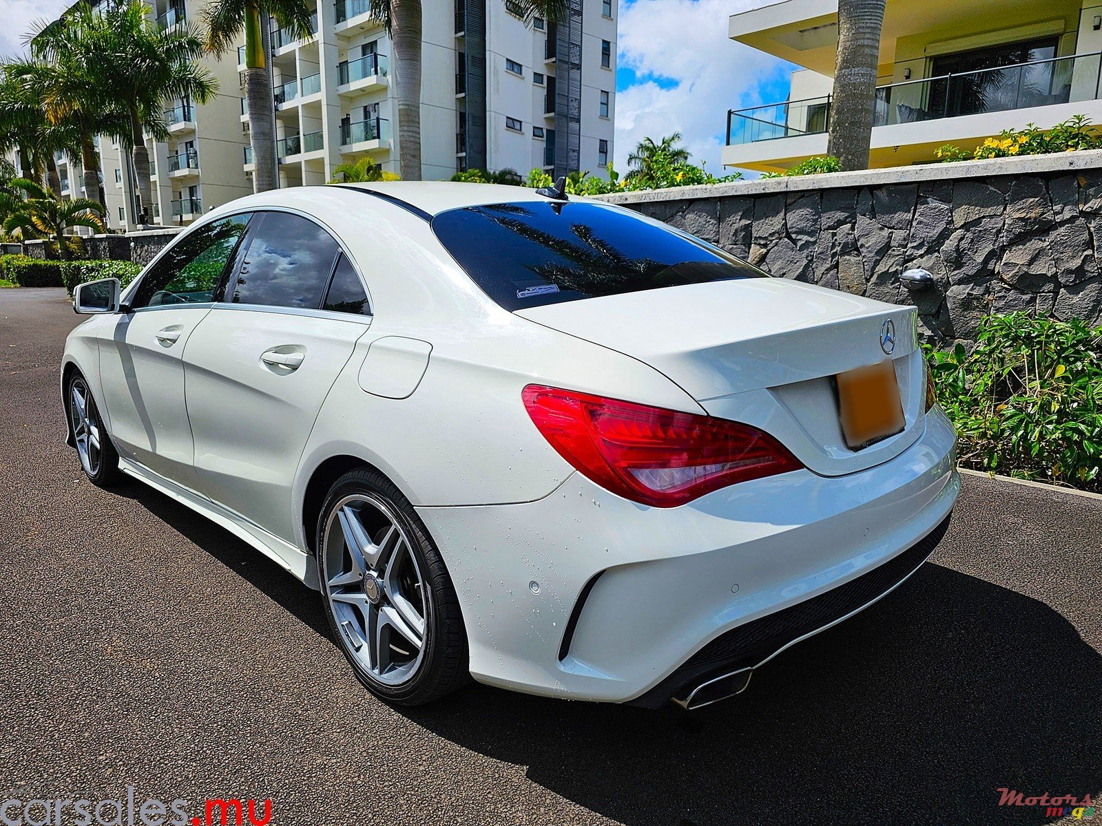 2014' Mercedes-Benz CLA 180 AMG photo #2