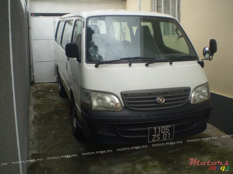 2001' Toyota HiAce photo #1