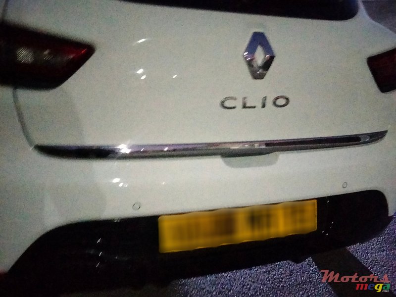 2015' Renault Clio photo #2