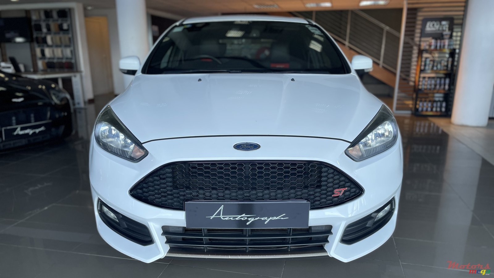 2017' Ford Focus ST photo #2